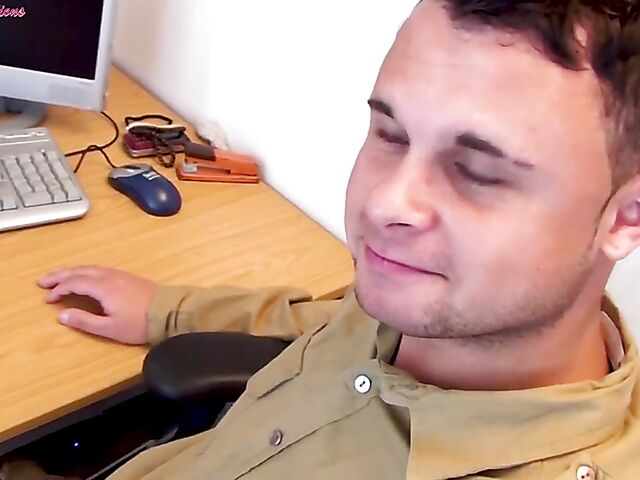 Teen first threesome on cam with lovely UK girl Jessica