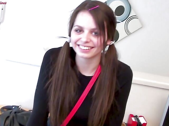 Teen first threesome on cam with lovely UK girl Jessica