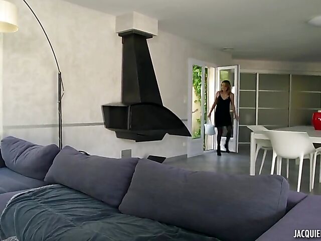 French anal FFM action with two sexy ladies Caro and Clara