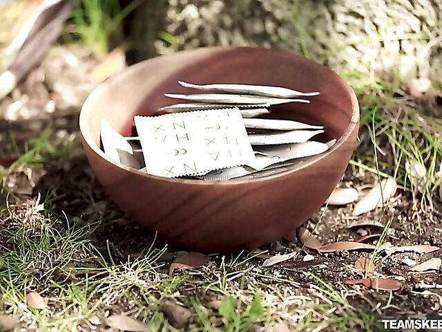 Sensual outdoor threesome in the shadow with slim asian babe Katana