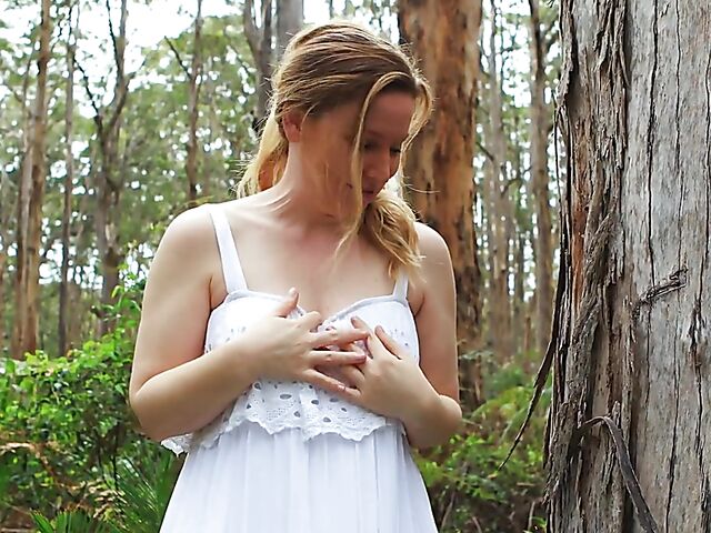 All-natural Jacinta fingering and pissing outdoor