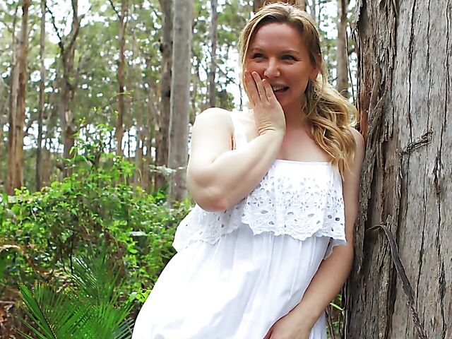 All-natural Jacinta fingering and pissing outdoor