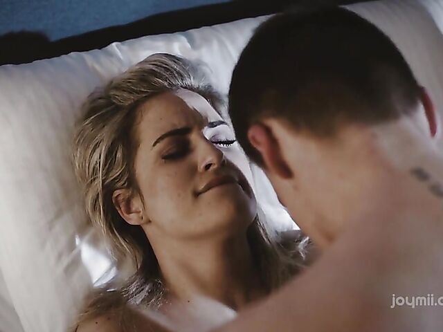 Bedtime hot sex in black stockings with seductive Nicole Vice