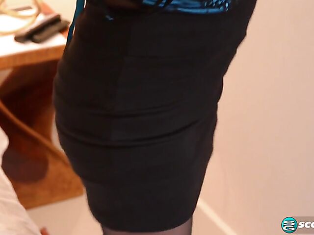 Short hair redhead mature Ruby Oconnor bangs herself with a brown dildo