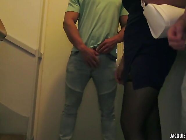 Stockings DP with exotic 29-year-old woman Nawel