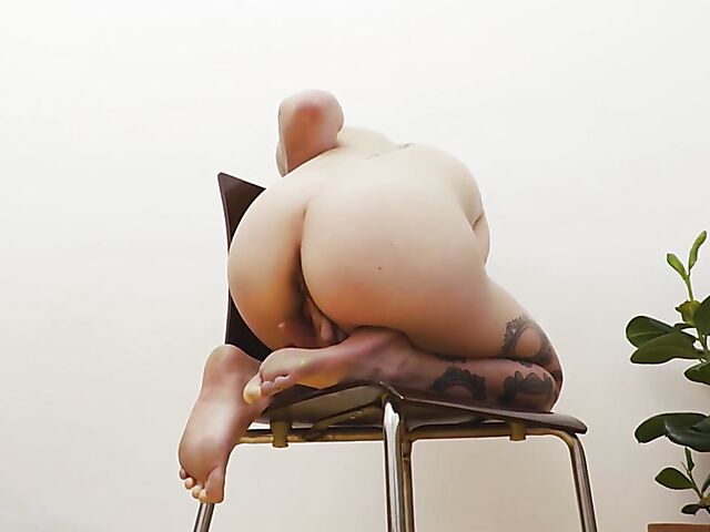 Hairy masturbation with pink-haired Australian girl Dodi