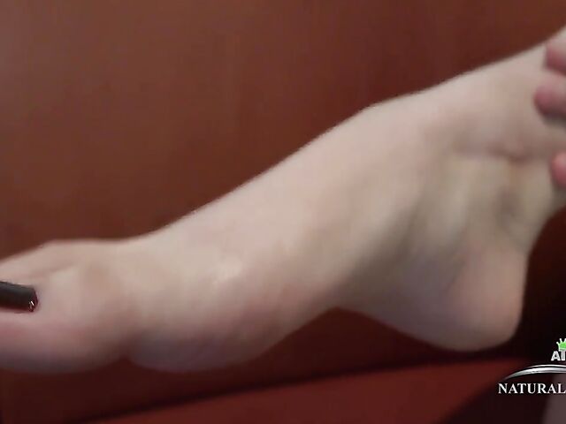 Rosalyn Sphinx plays with her hairy teen bush on the couch