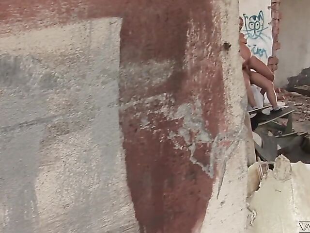 Blonde Kathy Anderson walking naked looking for outdoor anal and DP