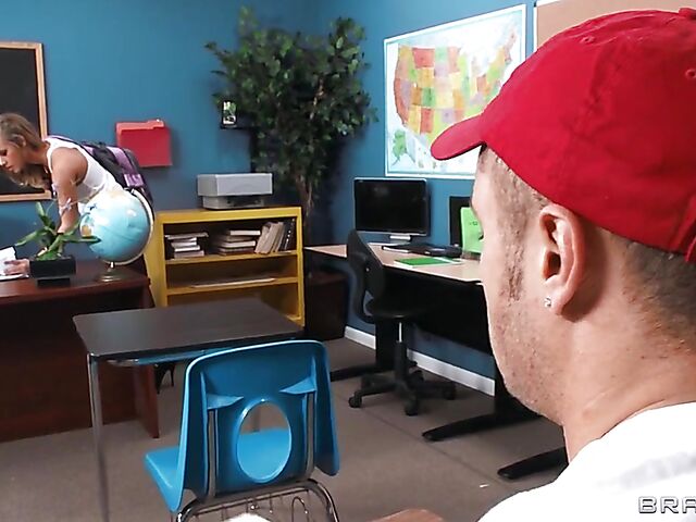 Undercover policeman Danny Mountain gets seduced by college slut Kennedy Leigh