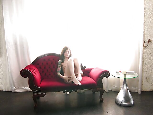 Skinny solo model Roxy Ryder loves to play with her snatch