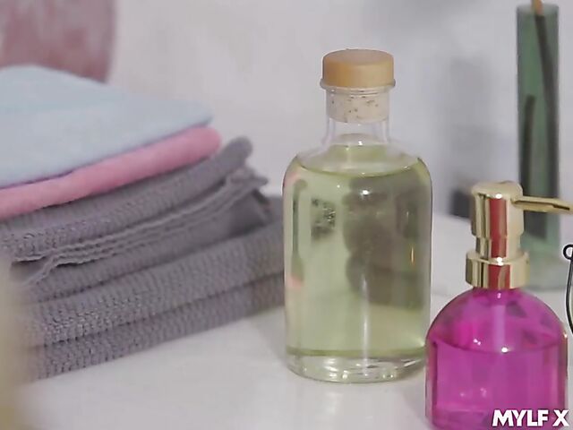 Oiled massage sex with tiny MILF Sicilia