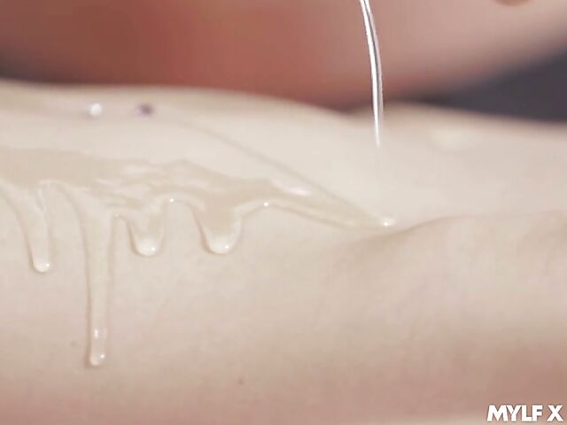 Oiled massage sex with tiny MILF Sicilia