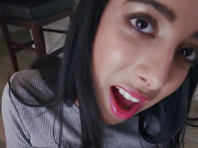 Standing sex on cam with big-eyed latina Kiarra Nava