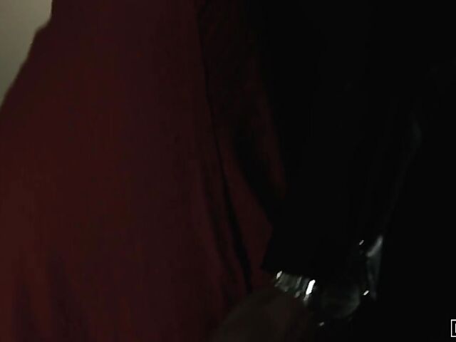 True hot sex in the comfort of the bedroom with Abigail Mac