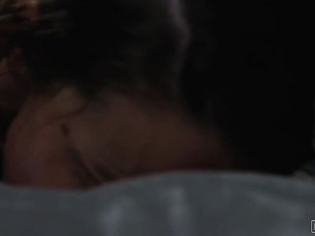 True hot sex in the comfort of the bedroom with Abigail Mac