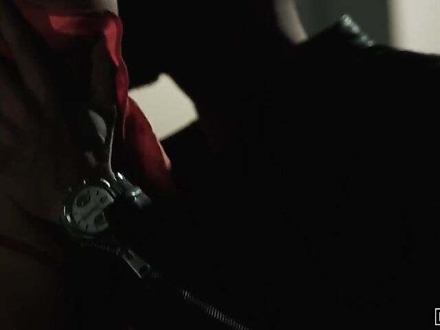 True hot sex in the comfort of the bedroom with Abigail Mac