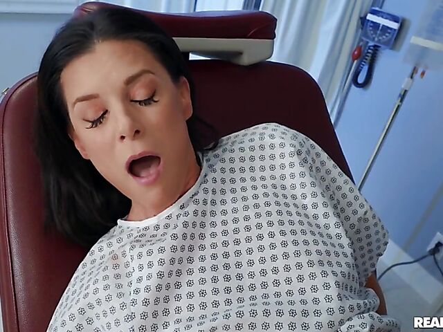 Lesbian machine fuck in the hospital with India Summer and Nicolette Shea