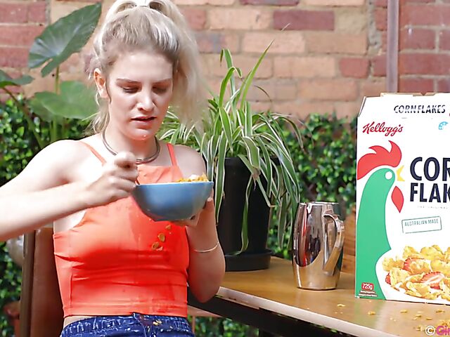 Sophie Alice - Wet girl masturbating on breakfast