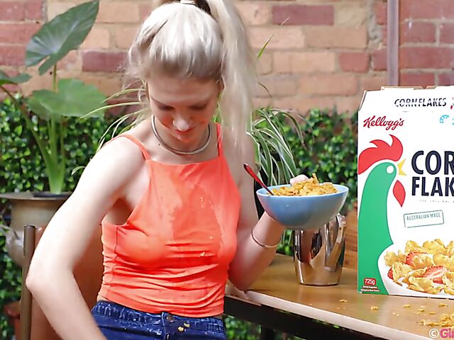 Sophie Alice - Wet girl masturbating on breakfast