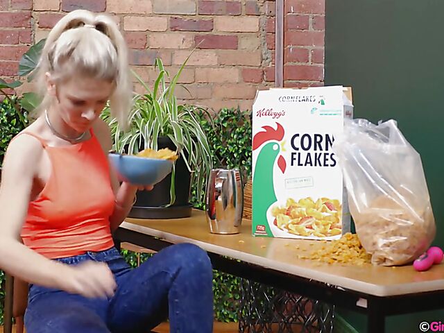 Sophie Alice - Wet girl masturbating on breakfast