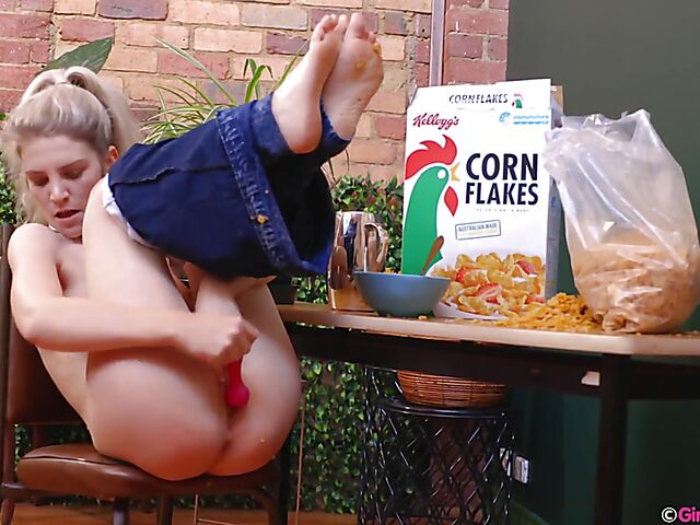 Sophie Alice - Wet girl masturbating on breakfast