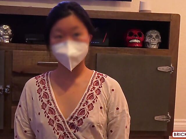 Asian handjob during the pandemic with Dacey