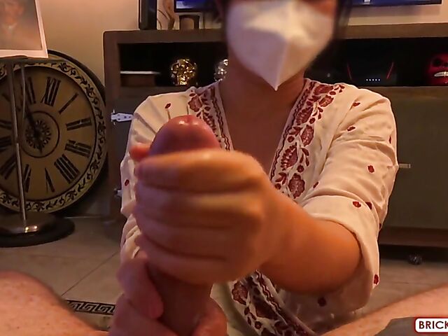 Asian handjob during the pandemic with Dacey