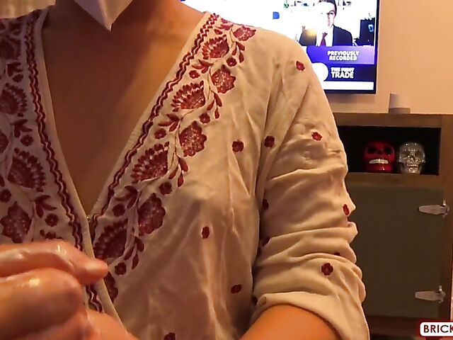 Asian handjob during the pandemic with Dacey