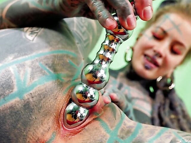 Completely tattooed anal lovers Anuskatzz and LilyLu