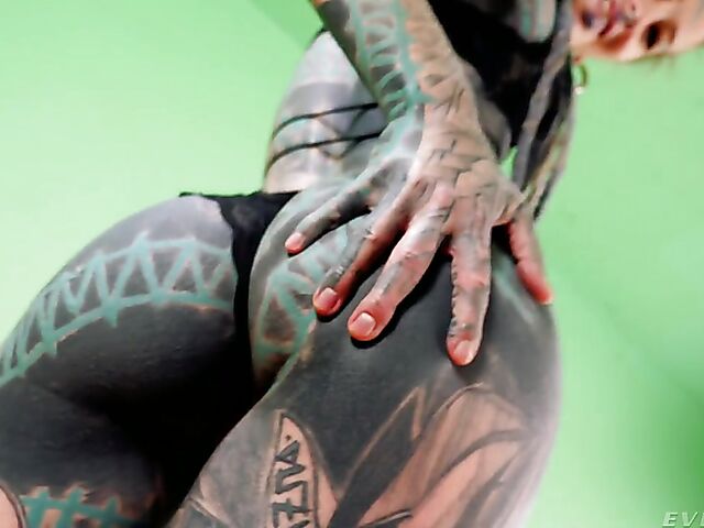 Completely tattooed anal lovers Anuskatzz and LilyLu