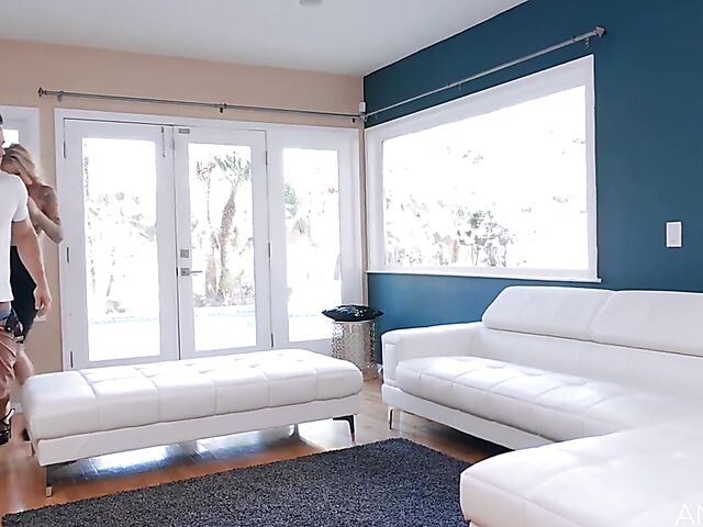 Synthia Fixx - Skinny MILF anal with a lucky dude