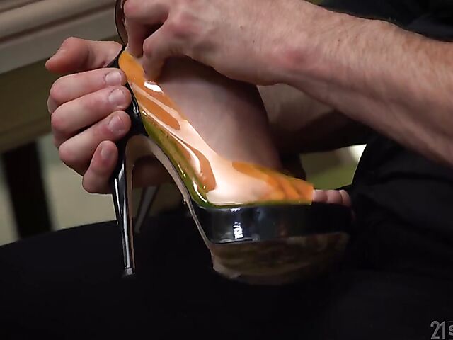 Fetish sex in lingerie with beautiful Alyssia Kent in Footsie Babes