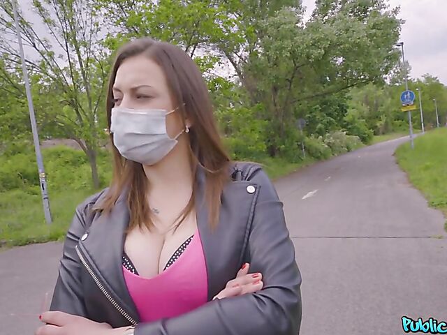 Public sex for cash during quarantine with masked Czech slut Mia Rose