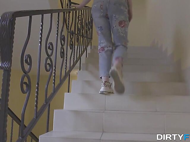 Nerdy teen Lizi Smoke gets her skinny pussy fucked rough