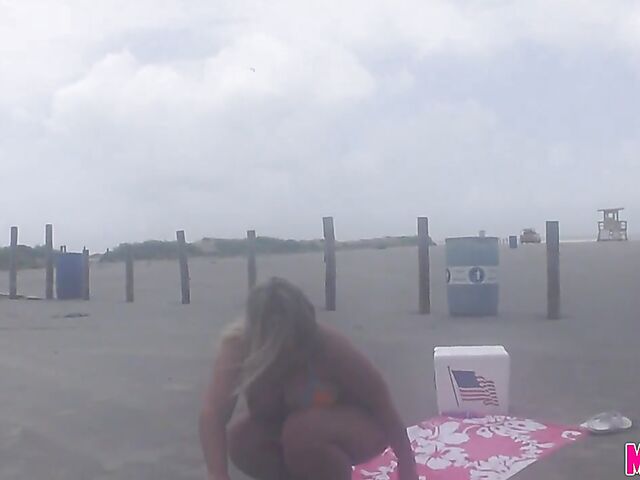 Thick bikini mom Dee Siren public beach masturbation