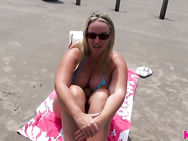 Thick bikini mom Dee Siren public beach masturbation