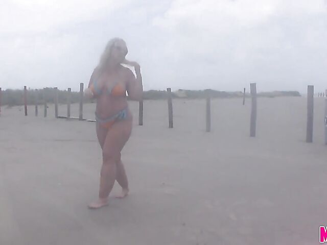 Thick bikini mom Dee Siren public beach masturbation