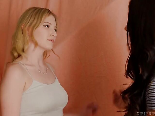 Lesbian milf and teen Syren De Mer and Melody Marks