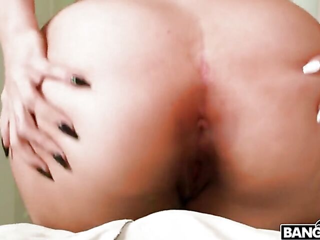 Valentina Jewels gets banged in her pussy in Ass Parade