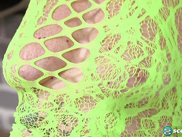 Caroline Hamsel - Short hair mature gym solo with her special exercise ball