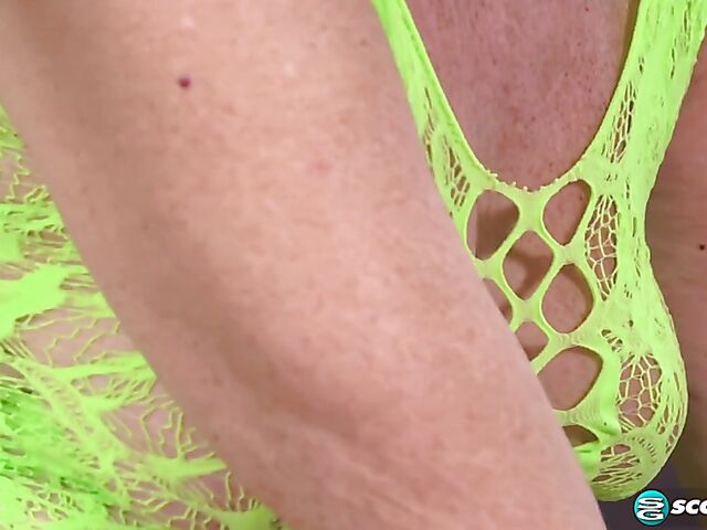 Caroline Hamsel - Short hair mature gym solo with her special exercise ball