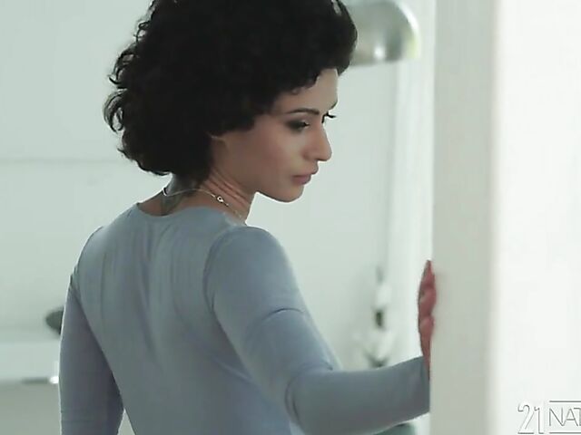 Sensual sex in the afternoon with curly brunette Stacy Bloom