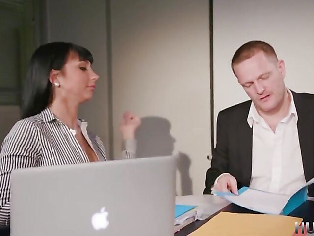 Office anal with raven-haired Valentina Ricci