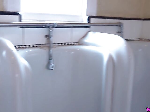 Lola Rae - Jerkoff encouragement while cleaning the toilet