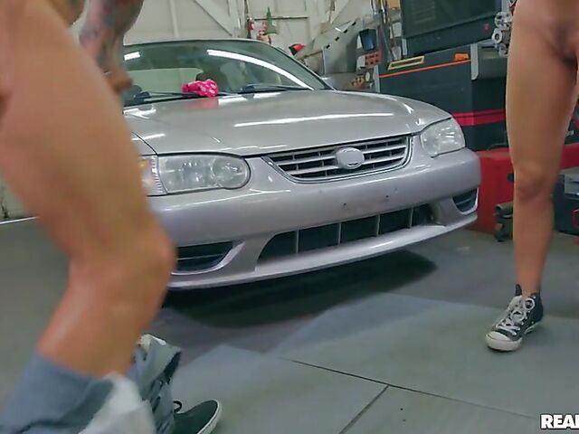 Wild fuck in the garage with screaming Aidra Fox