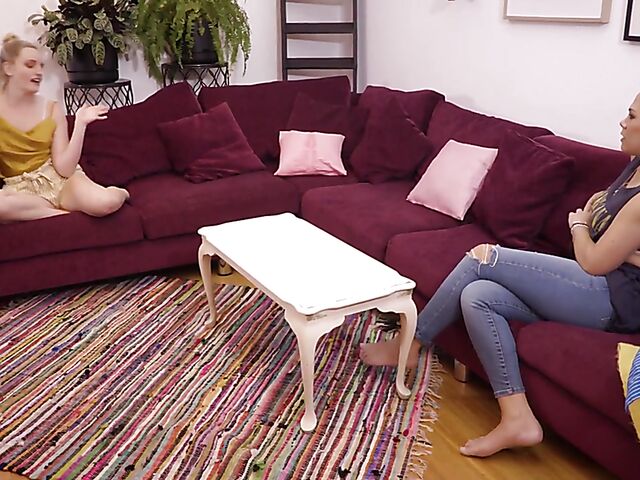 Charlie Forde & Nelly - Aussie girls masturbating together