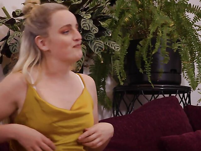 Charlie Forde & Nelly - Aussie girls masturbating together