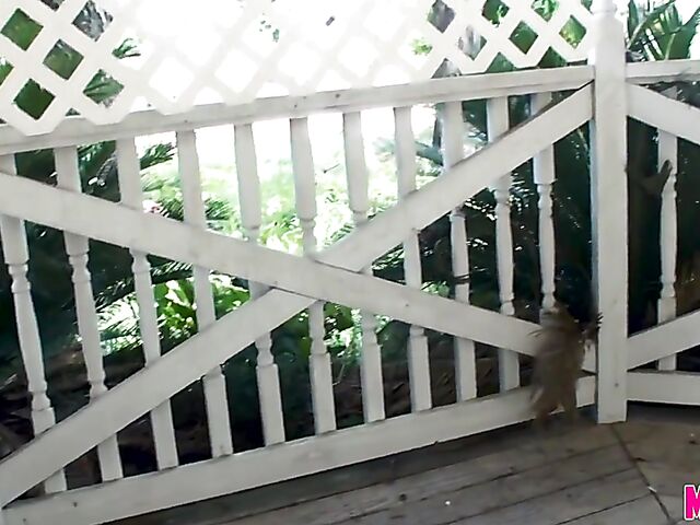 Dee Siren - Fat ass wife outdoor pussy dildoing and BJ