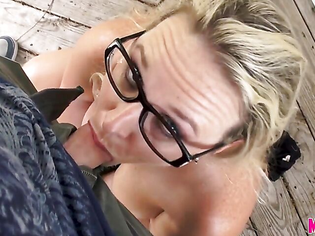 Dee Siren - Fat ass wife outdoor pussy dildoing and BJ