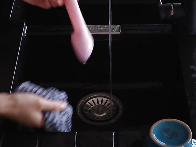 Marina - Hairy masturbation in the middle of the kitchen